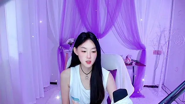 Snapshot of Tili_Lucky chatting on August 6, 1:00 am Tili Lucky online show from August 6, 1:00 am