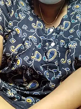 tamilkavitha123 online show from May 17, 4:51 pm