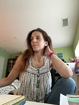 Snapshot of Raevyn chatting on May 25, 7:01 pm Raevyn online show from May 25, 7:01 pm