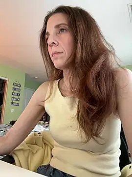 Snapshot of Raevyn chatting on May 21, 4:15 pm Raevyn online show from May 21, 4:15 pm