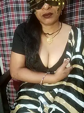 Juli 80 online show from May 28, 4:24 pm