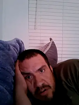 Snapshot of Almircorral2211 chatting on June 10, 4:46 am Almircorral2211 online show from June 10, 4:46 am