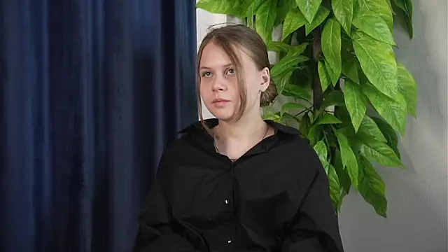 KarleenMcshaw online show from May 11, 11:11 am