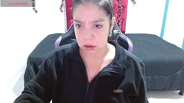 Snapshot of ariana1609 chatting on May 22, 12:36 pm ariana1609 online show from May 22, 12:36 pm