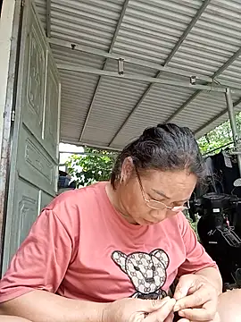 Snapshot of BlueGirlyeah chatting on June 11, 7:16 am BlueGirlyeah online show from June 11, 7:16 am