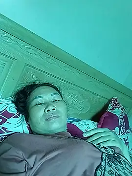 BlueGirlyeah online show from May 18, 5:02 am