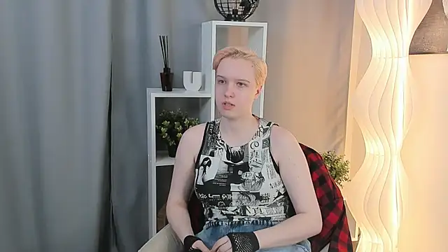 Snapshot of LeidaZinck chatting on May 11, 2:45 pm LeidaZinck online show from May 11, 2:45 pm