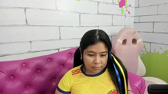 AriaMoonnn online show from June 18, 2:43 am