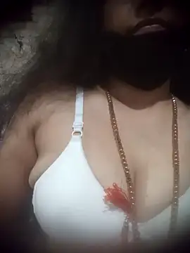 Snapshot of Komal_Bhabhi4u chatting on May 29, 9:48 am Komal Bhabhi4u online show from May 29, 9:48 am