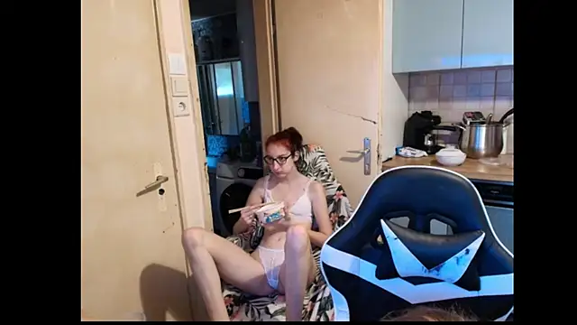Sexycouple3518 online show from May 27, 3:52 pm