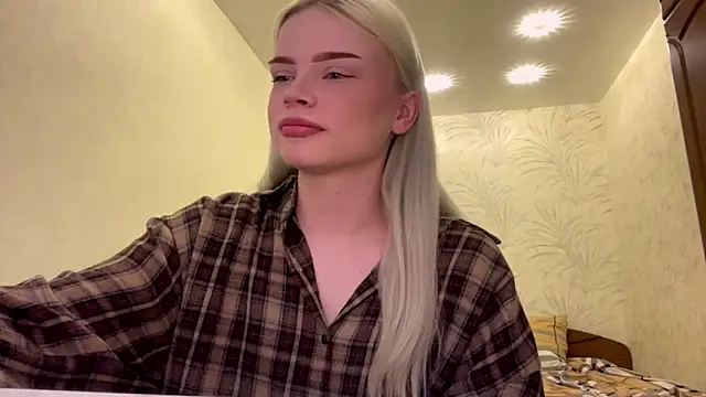 ShainaJoens online show from May 6, 5:50 pm