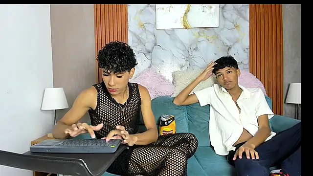 Snapshot of BOUL_GUYS chatting on June 19, 1:11 am BOUL GUYS online show from June 19, 1:11 am