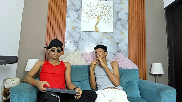 Snapshot of BOUL_GUYS chatting on May 15, 1:47 am BOUL GUYS online show from May 15, 1:47 am
