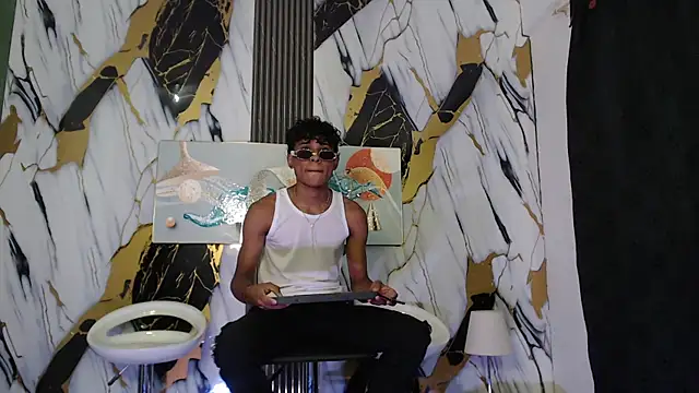 Snapshot of BOUL_GUYS chatting on May 10, 7:27 pm BOUL GUYS online show from May 10, 7:27 pm
