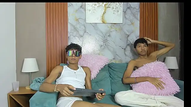Snapshot of BOUL_GUYS chatting on June 2, 11:05 pm BOUL GUYS online show from June 2, 11:05 pm