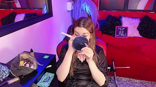anikajhonsson online show from June 30, 5:24 pm