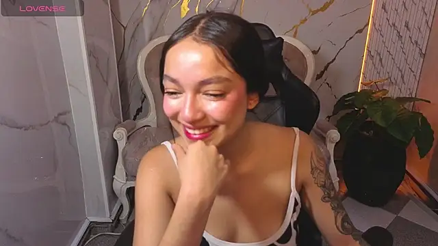 Cinnamon b online show from May 25, 7:56 pm