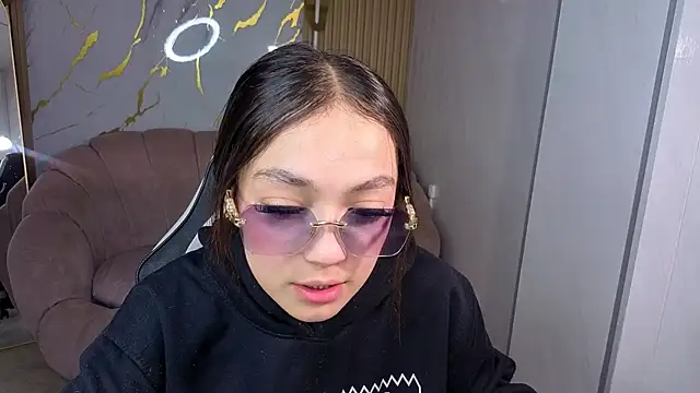 Cinnamon b online show from June 21, 1:00 am