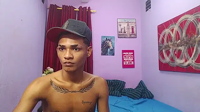 Snapshot of black_twinks chatting on August 4, 6:45 pm black twinks online show from August 4, 6:45 pm