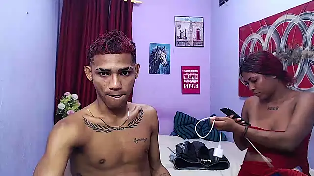 Snapshot of black_twinks chatting on July 5, 3:22 am black twinks online show from July 5, 3:22 am