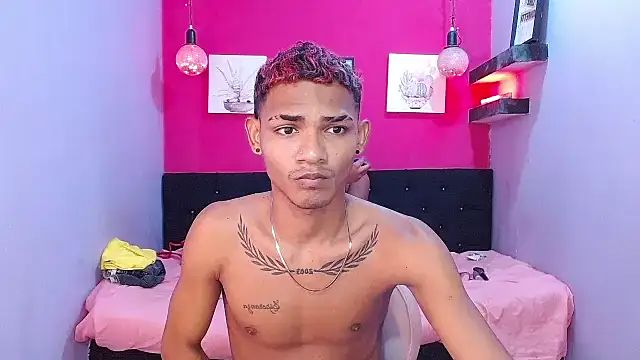 Snapshot of black_twinks chatting on June 23, 3:15 am black twinks online show from June 23, 3:15 am