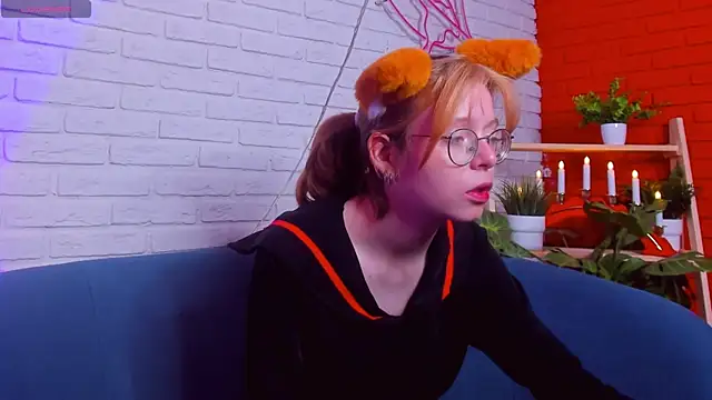 FoxxyyPolly online show from June 13, 5:49 am