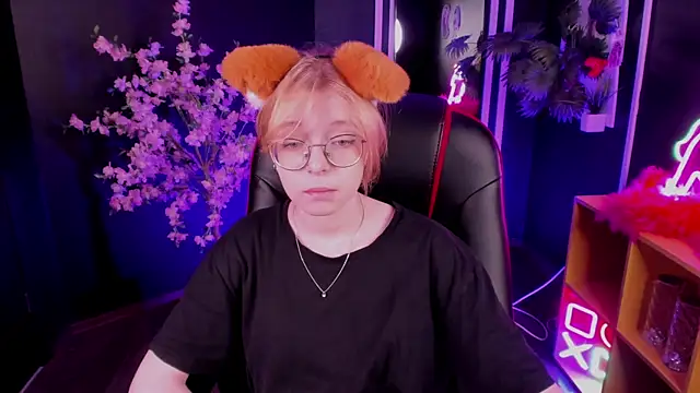 FoxxyyPolly online show from June 26, 5:13 am