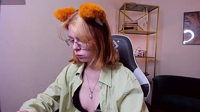 FoxxyyPolly online show from June 19, 5:35 am