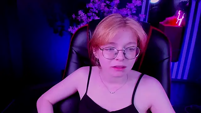 FoxxyyPolly online show from May 19, 10:55 am