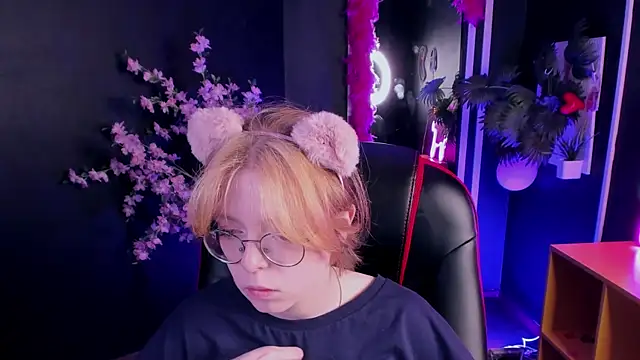 FoxxyyPolly online show from May 24, 5:40 am