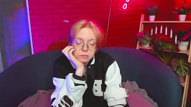 FoxxyyPolly online show from May 13, 5:47 am