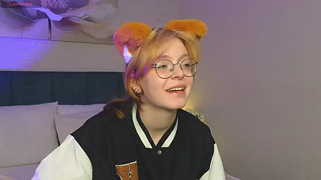 FoxxyyPolly online show from June 5, 7:03 am