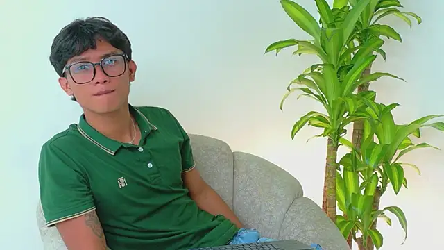 Iam erick online show from May 8, 8:23 pm