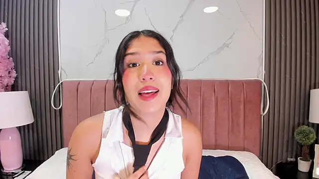 Hanna Thorne online show from June 19, 8:14 pm