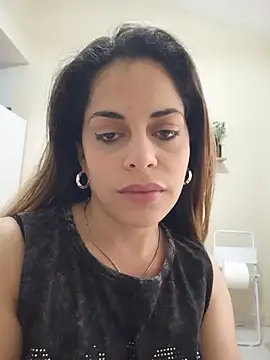 LolaCherryX online show from May 7, 1:47 pm