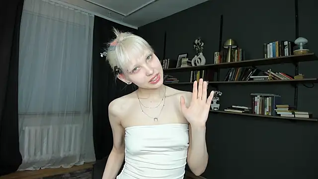 DelorisDetrich online show from May 8, 7:39 pm