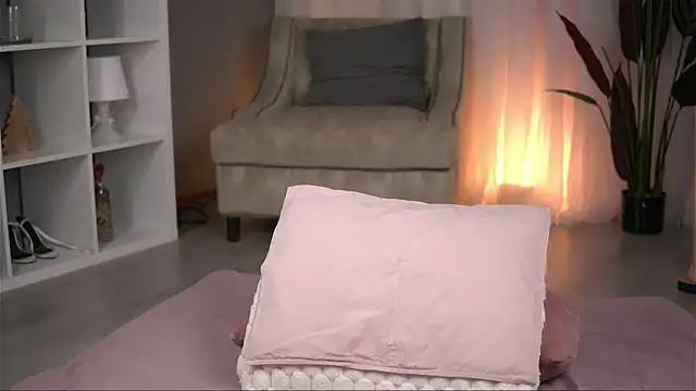 Snapshot of KiaraValez chatting on June 25, 5:05 am KiaraValez online show from June 25, 5:05 am