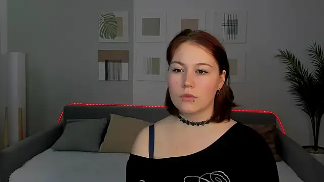 MiaLacrice online show from May 18, 4:18 am