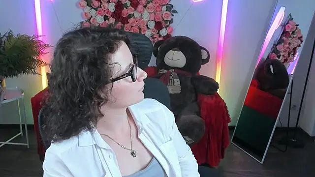 AureliaGleam online show from May 9, 9:34 am