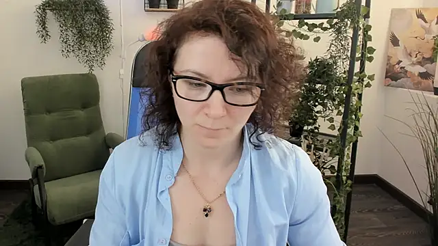 AureliaGleam online show from May 18, 1:39 am