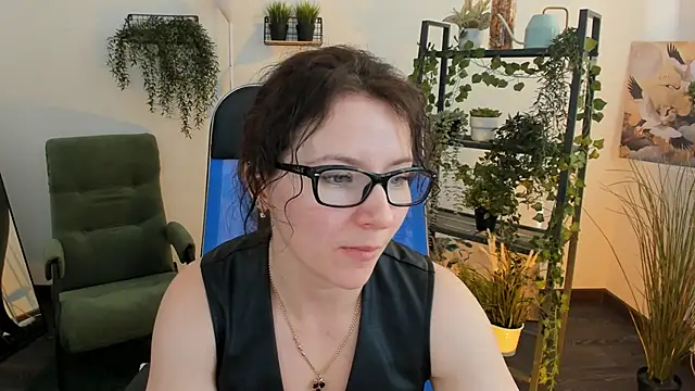 AureliaGleam online show from May 11, 4:36 am