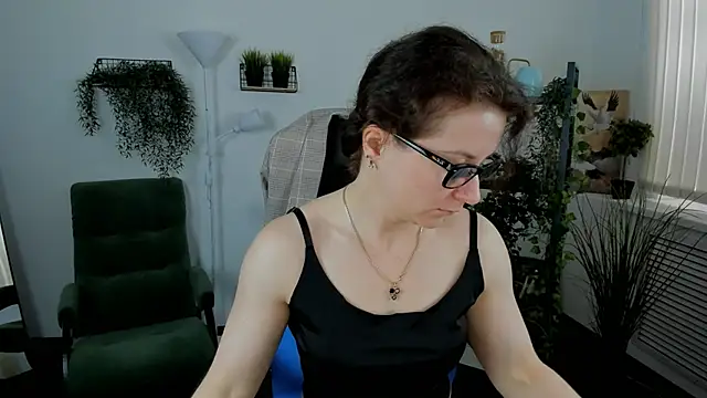 AureliaGleam online show from June 12, 3:15 am
