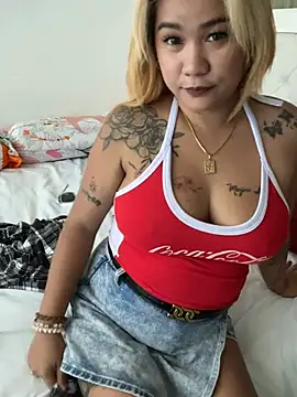 Snapshot of queenmia__ph chatting on June 16, 8:58 am queenmia ph online show from June 16, 8:58 am