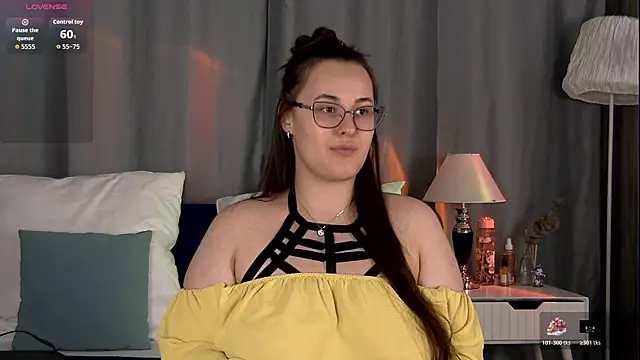 Queen Monica  online show from July 23, 6:15 pm
