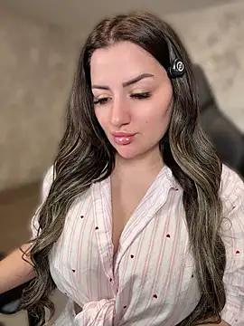 SophiePale online show from April 13, 8:29 am