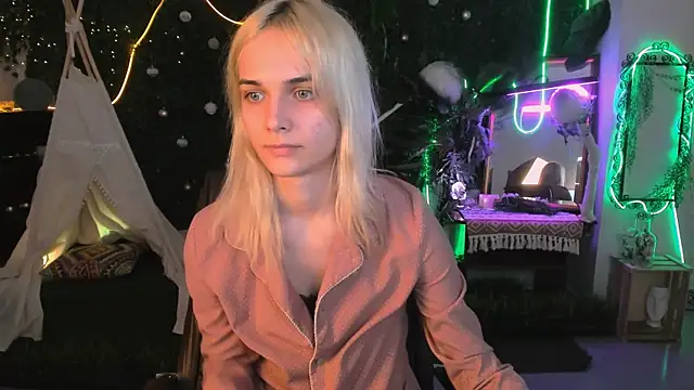 DanaWint online show from May 9, 9:01 am