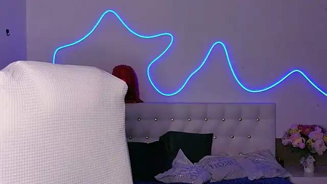 MaddiePerez online show from June 29, 1:12 am