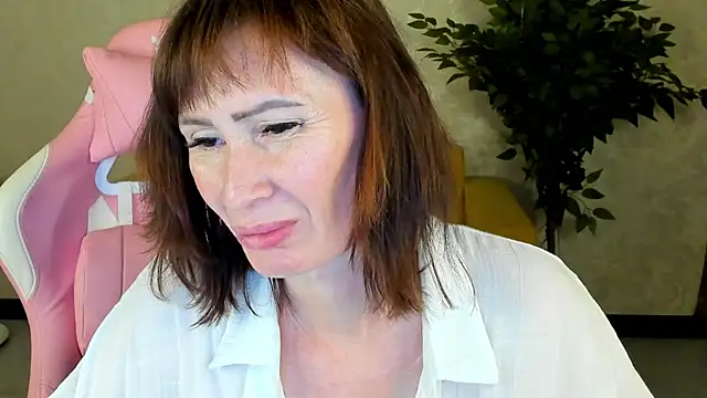 gracekellyyy online show from June 4, 4:22 pm