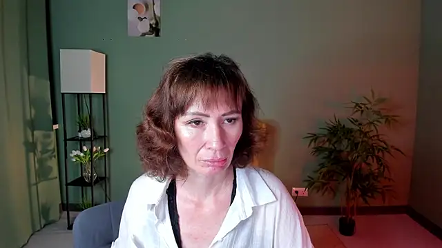 gracekellyyy online show from June 12, 4:21 am