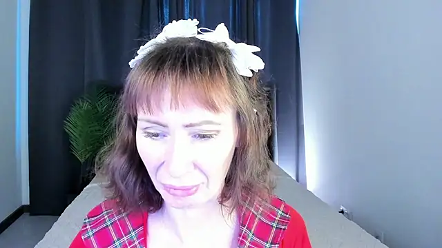 gracekellyyy online show from June 27, 12:33 pm